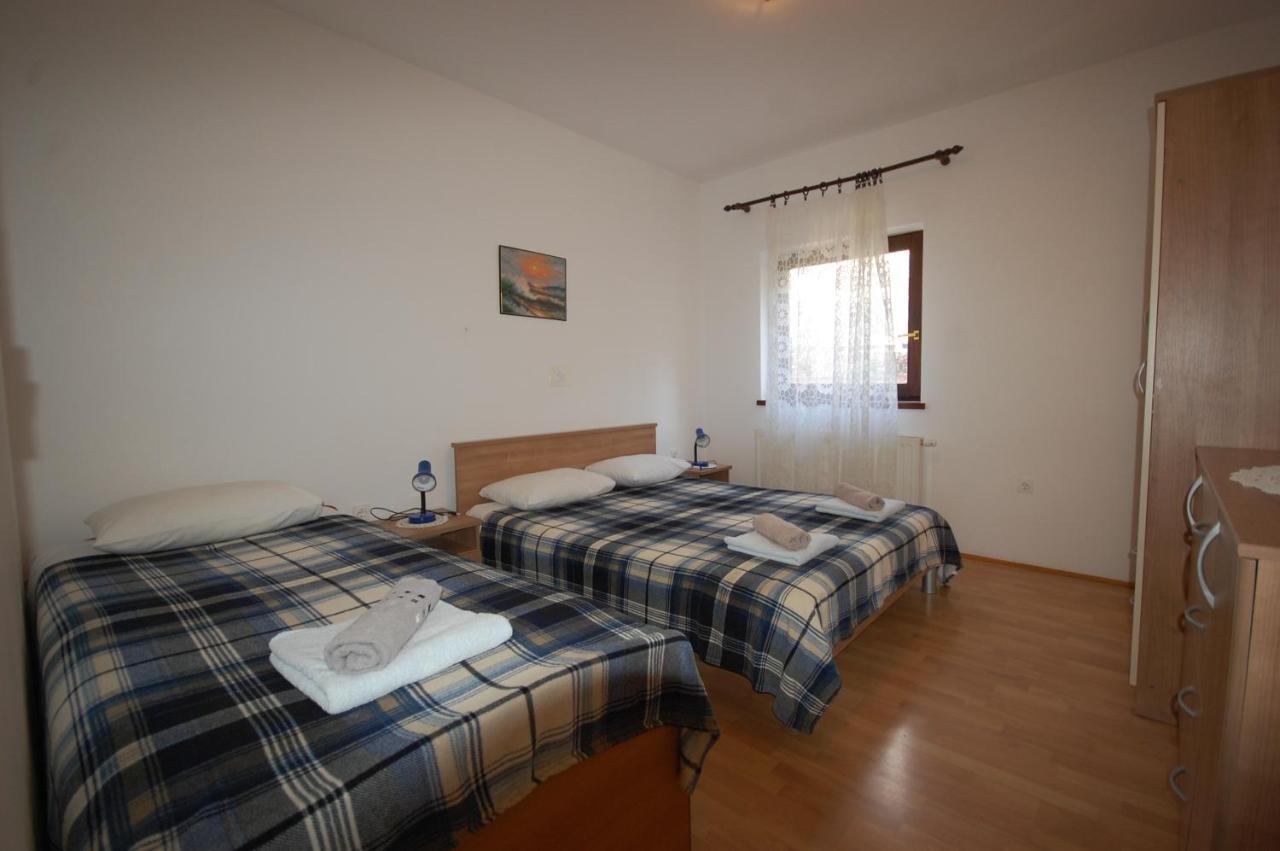 Apartments Snjezana By El-Pi Tours Njivice Buitenkant foto