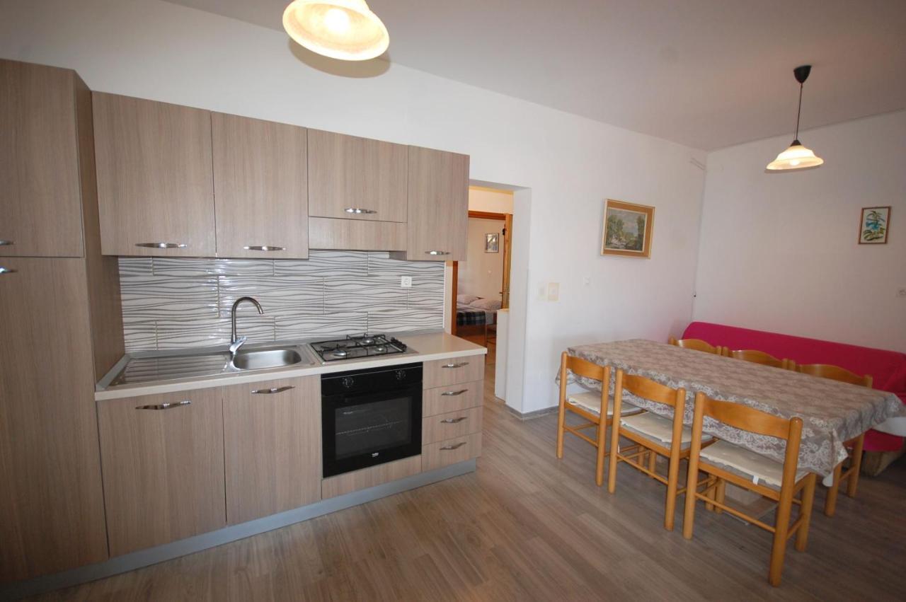 Apartments Snjezana By El-Pi Tours Njivice Buitenkant foto